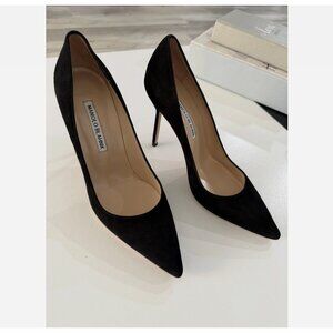 Manolo Blahnik BB Classic Black Velvet Pointed Toe Pump Shoes Size / 38 US